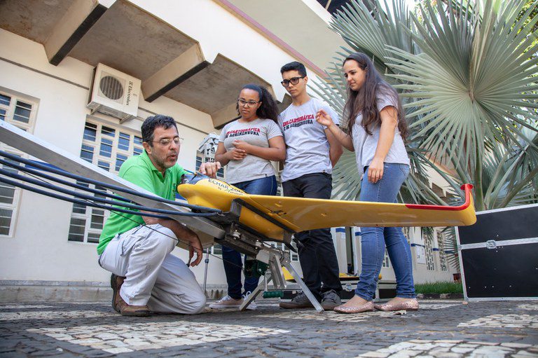 Estudantes e docentes em atividade na Rede Federal de Educação Profissional e Tecnológica.